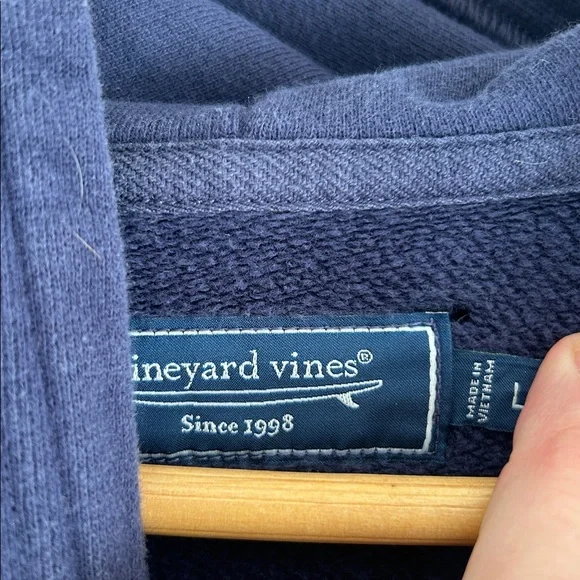 Mens Vineyard Vines hoodie - Picture 3 of 7